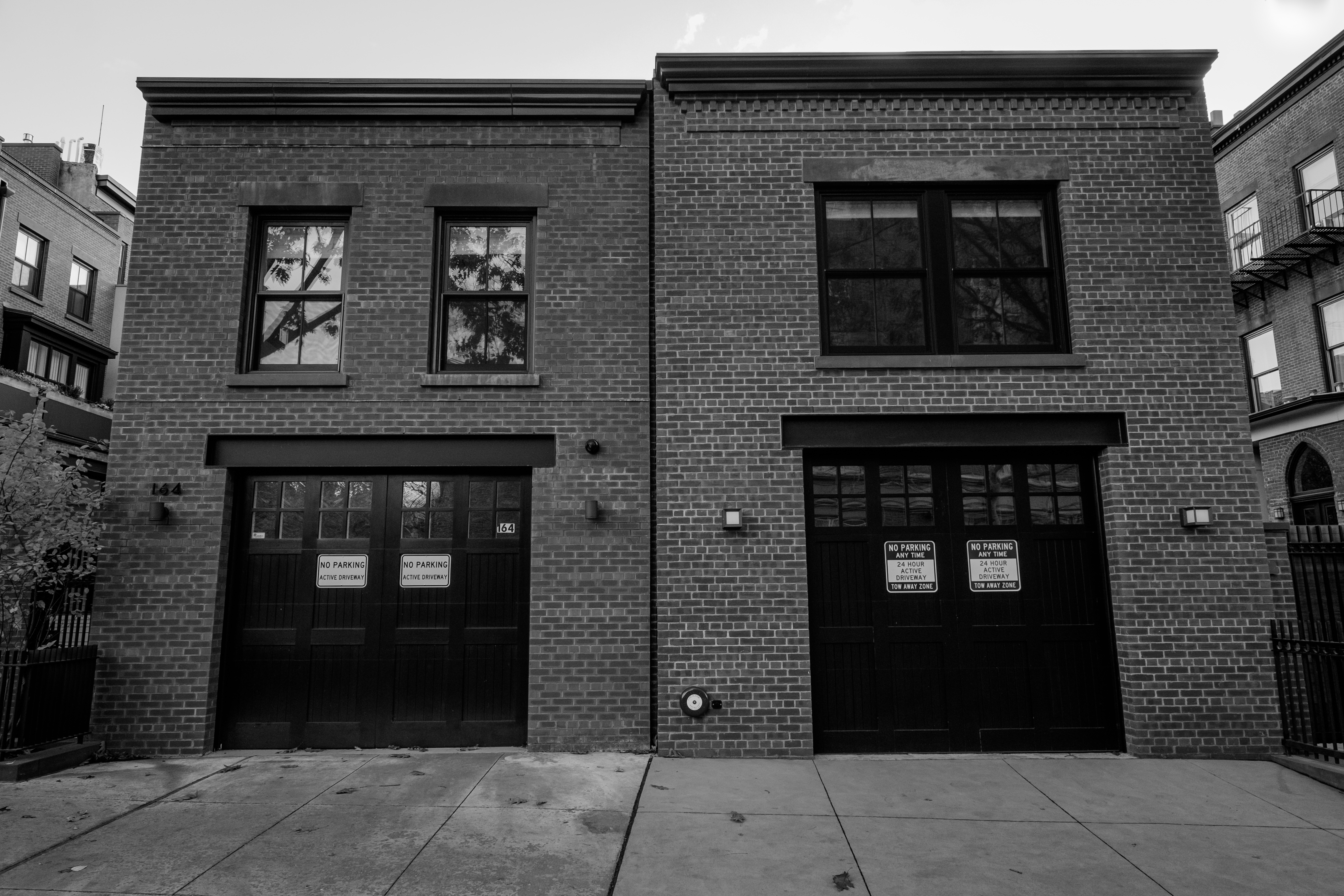 garages-cobble-hill-no-parking-brooklyn-black-and-white-photograpy