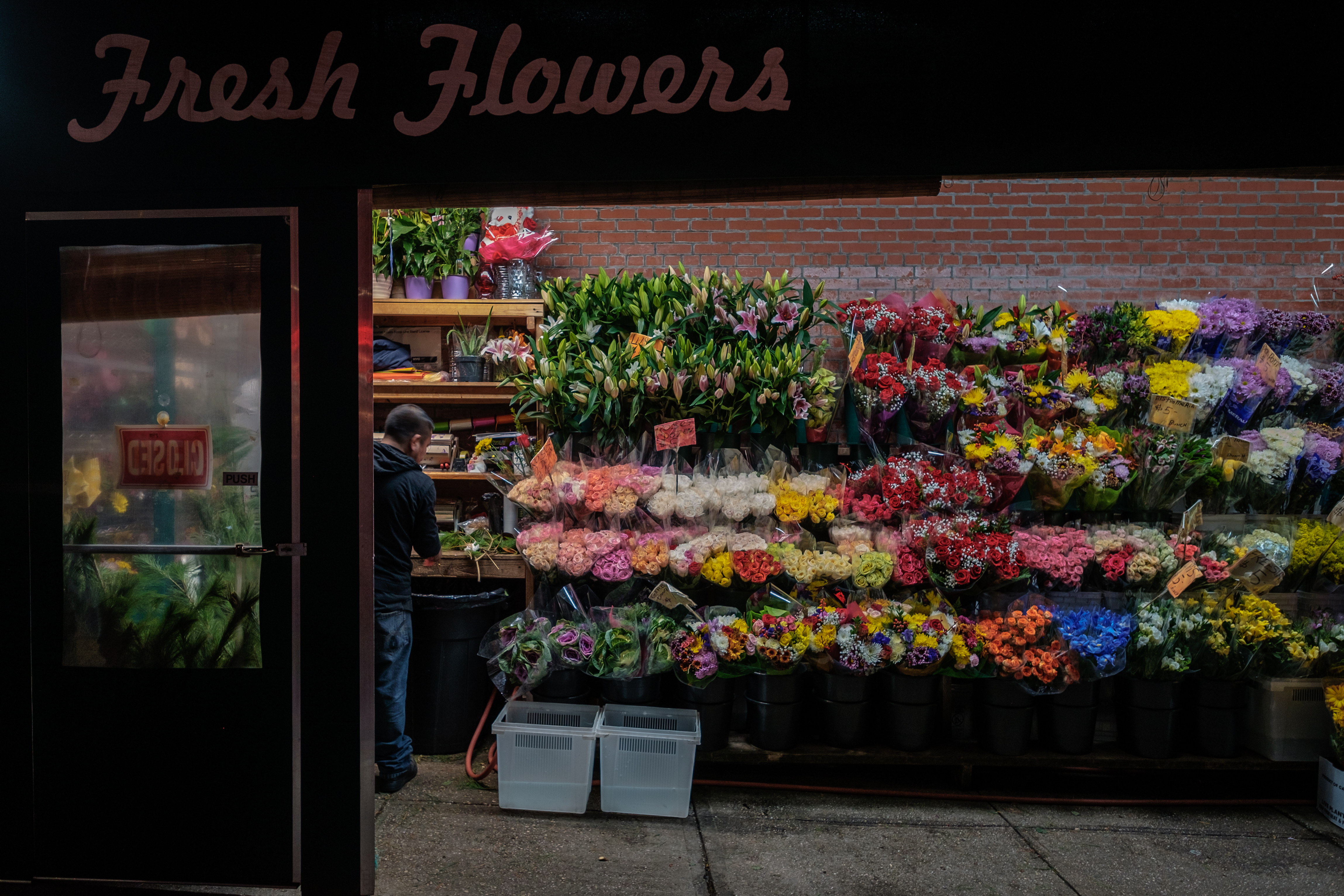 cobble-hill-flower-stand-night-color-photography